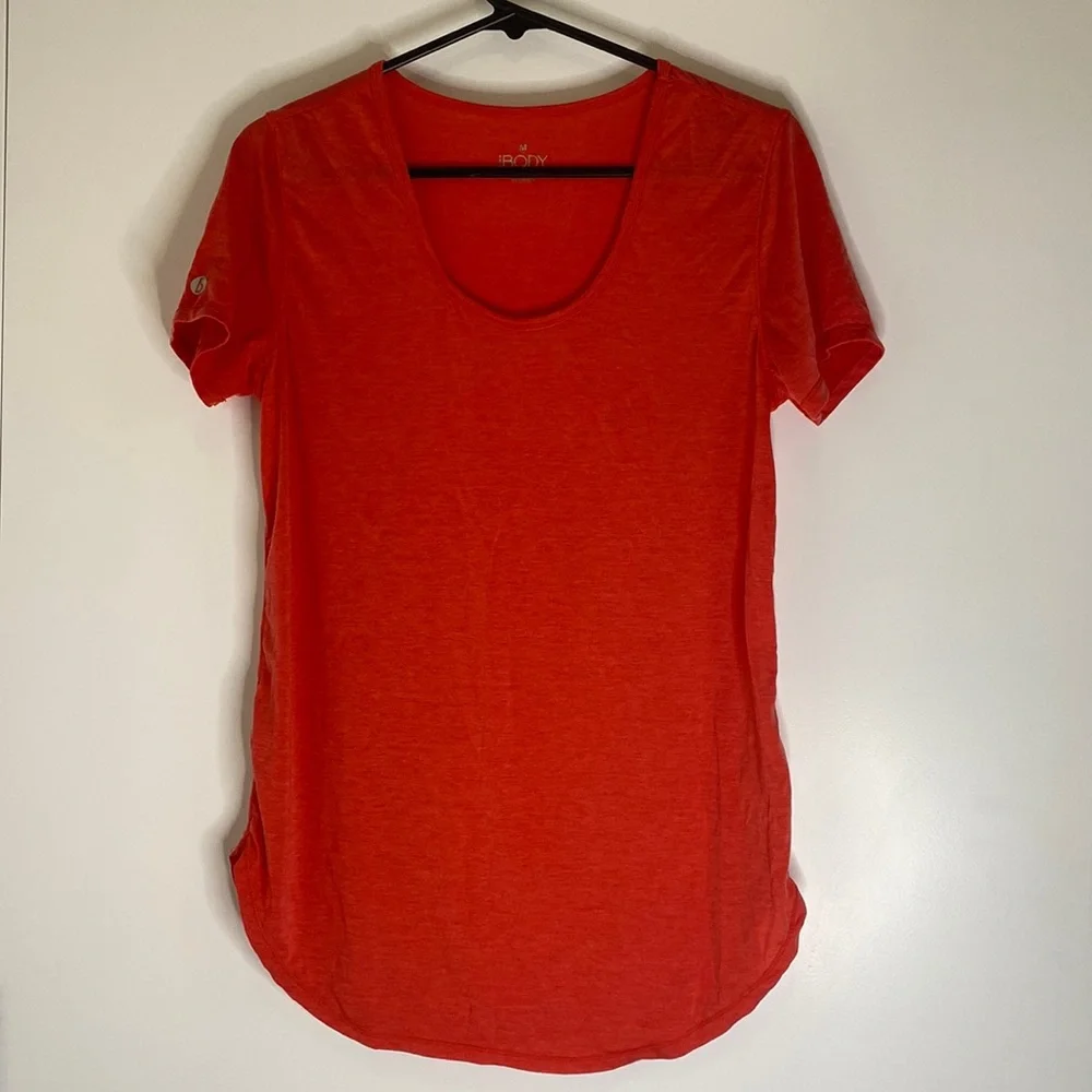Super SOFT 🍊 reddish orange tshirt Cotton On Body Size Medium Like new ✨ Bright - Picture 1 of 6